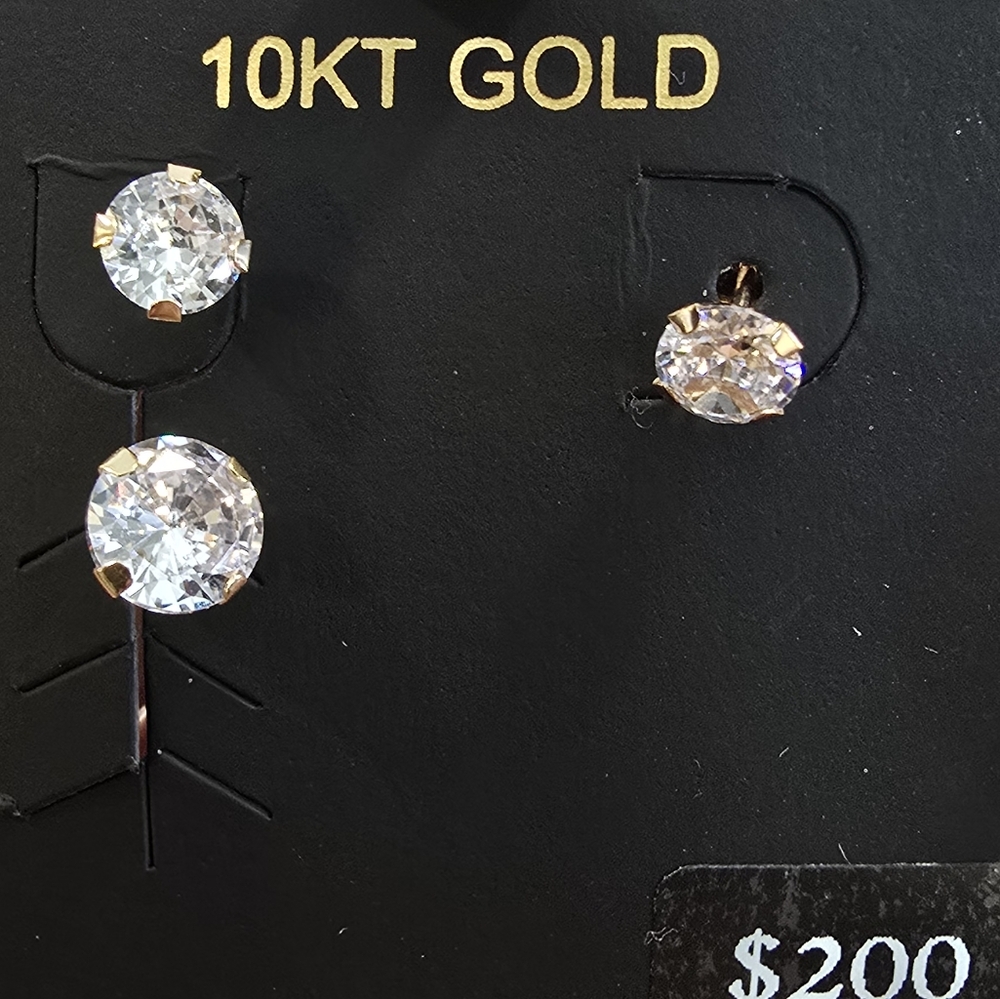 10KT Gold Stud Earrings